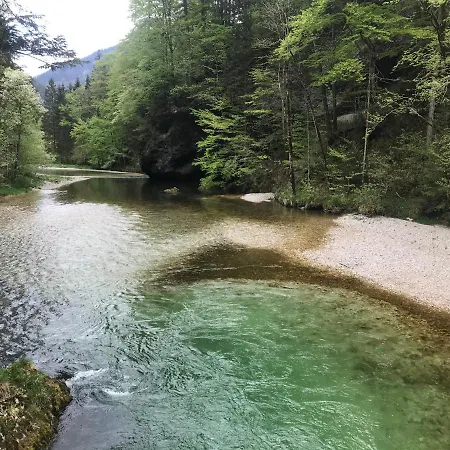 アパート Weichselboden, Alte Schule *