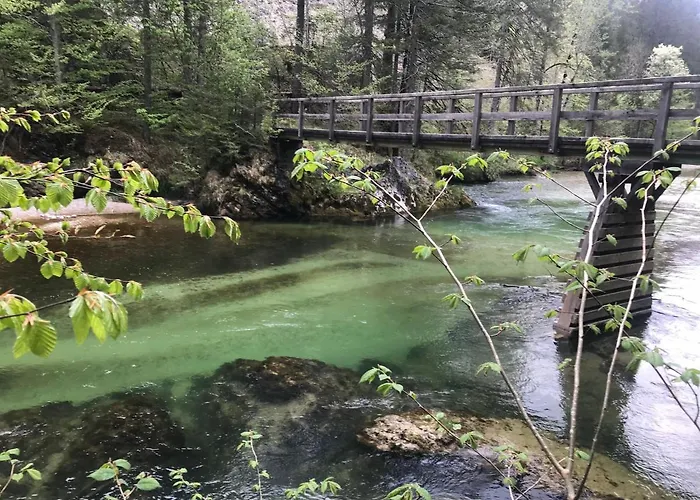 Weichselboden, Alte Schule *