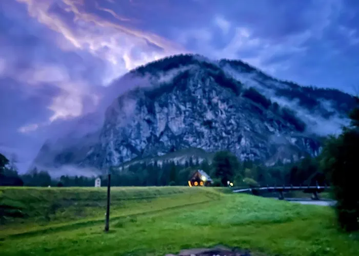 Weichselboden, Alte Schule *